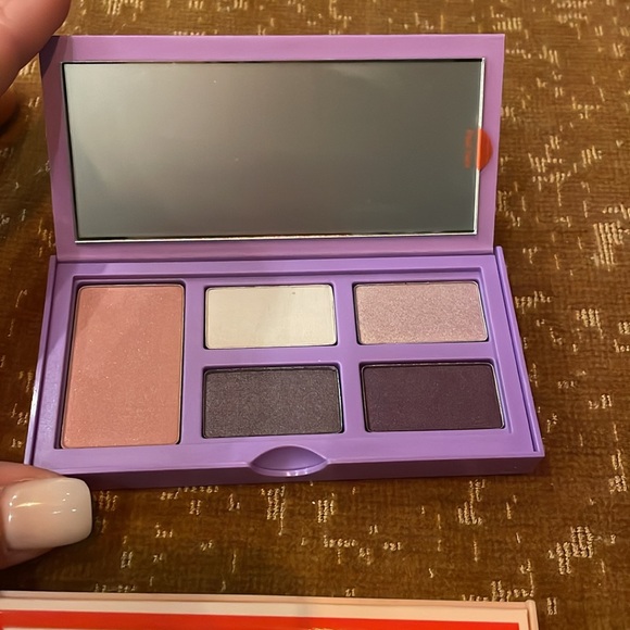 Clinique limited edition eye and cheek palette trio - Picture 2 of 4